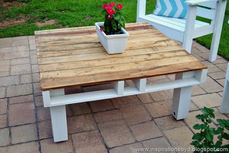 Amazing Outdoor Pallet Table.