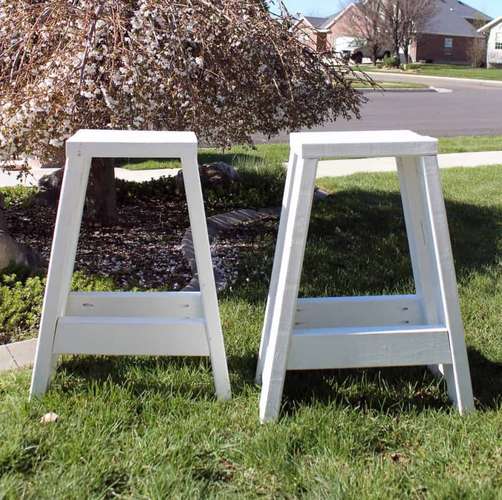 Easy Farmhouse Barstool.