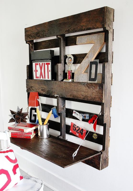 Fold-Up Pallet Desk.