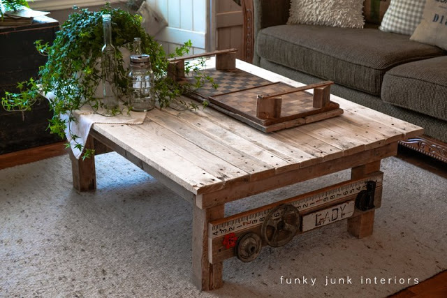 Junk Styled Pallet Wood Coffee Table.