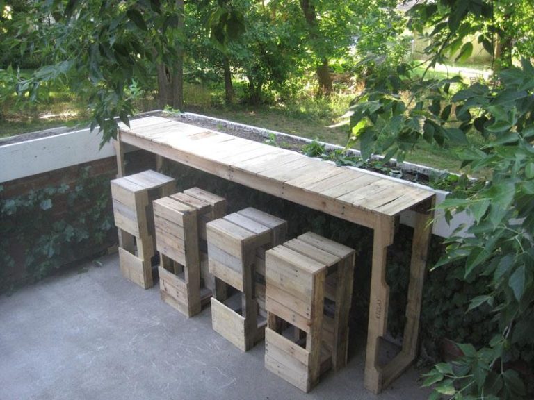 Pallet Bar.