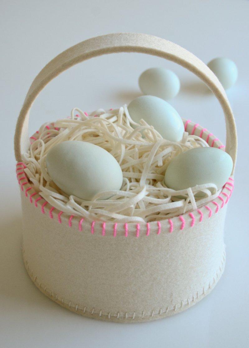 Simple Felt Easter Basket.