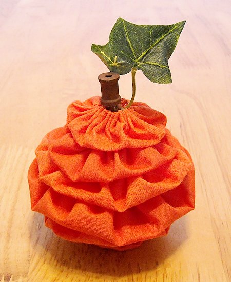 Yo-Yo Pumpkin Tutorial from Crafter Without a Cat.