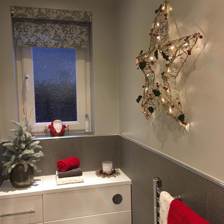 35 Christmas Bathroom Decor Ideas to Help You Spread Christmas JOY