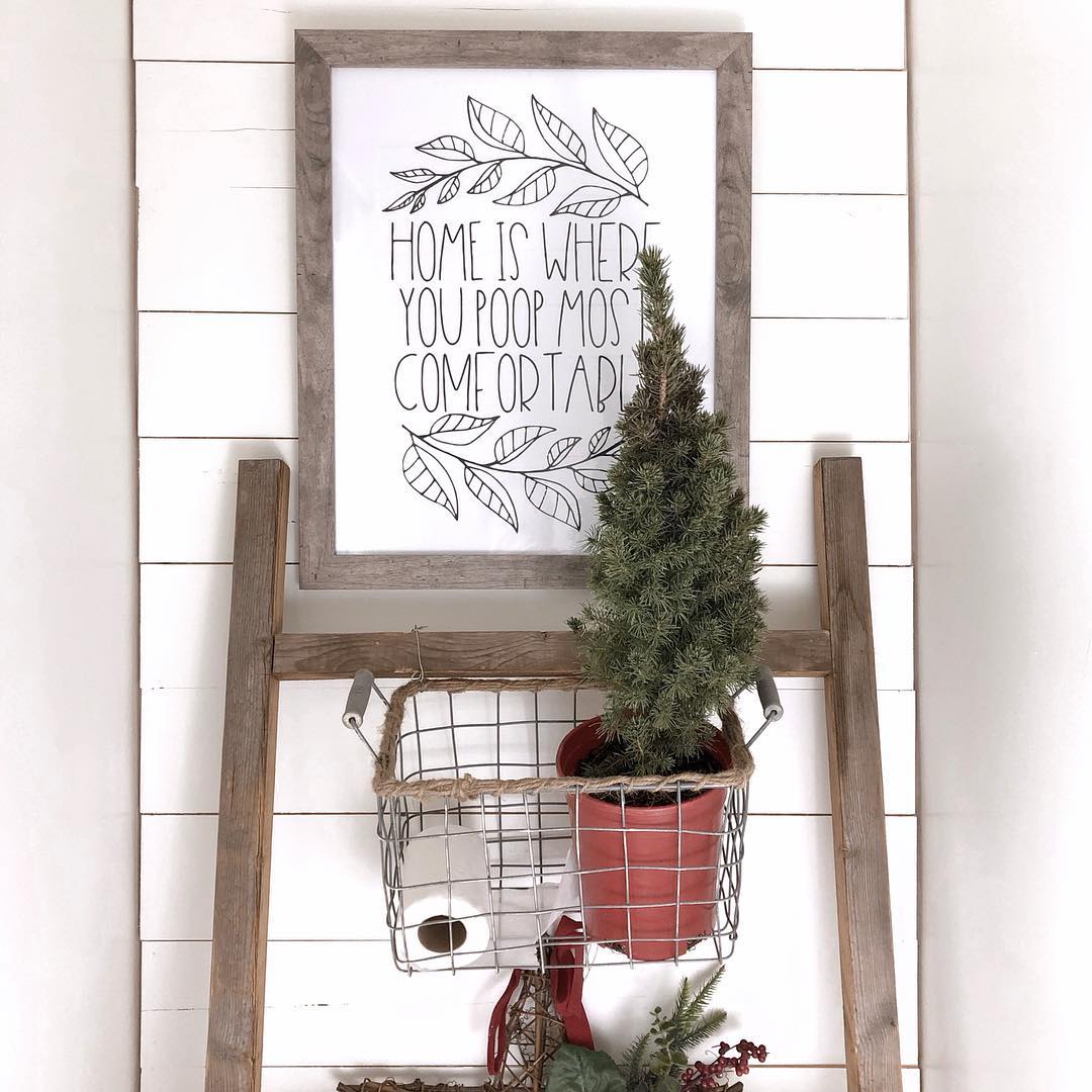 Bathroom decor for Christmas.