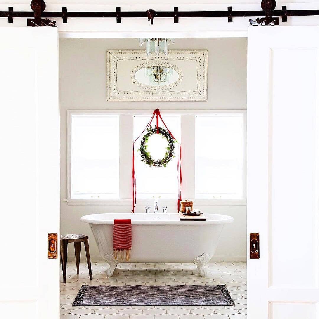 Festive bathroom.