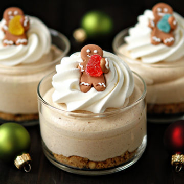 Gingerbread Oreo No-Bake Mini Cheesecakes from My Baking Addiction