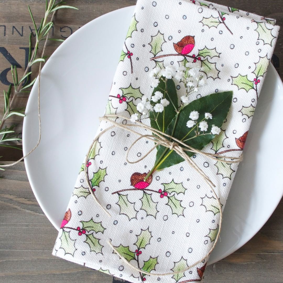 Gorgeous quality linen union Christmas napkins.