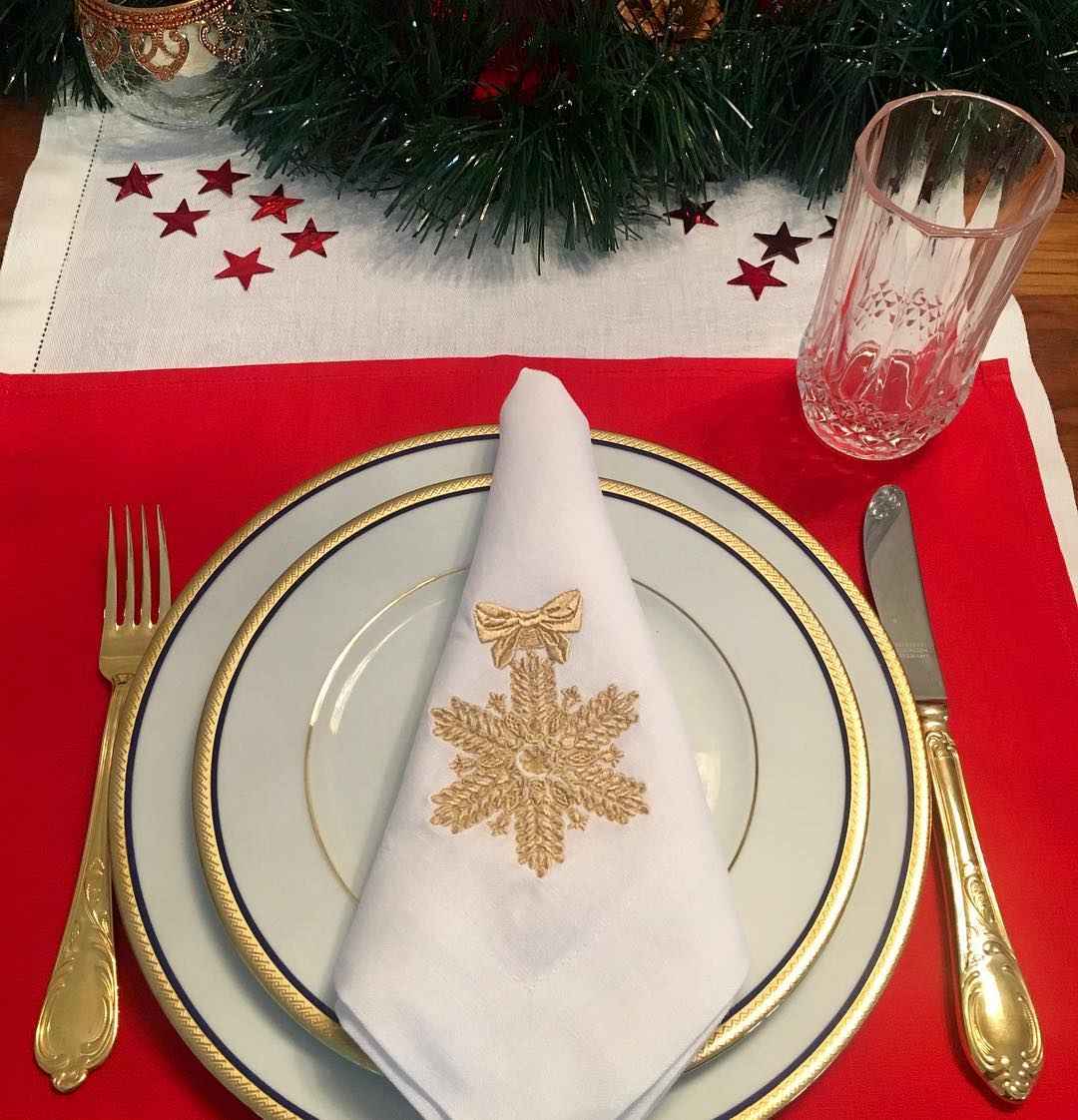 Napkin which we think will suit your tables during the Christmas.