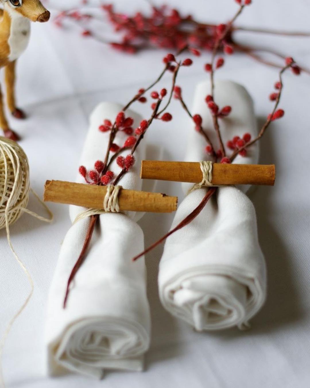 Napkins ready for Christmas tables, in very simple.