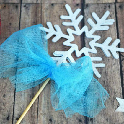 Snowflake wand is perfect for your little Frozen fan.