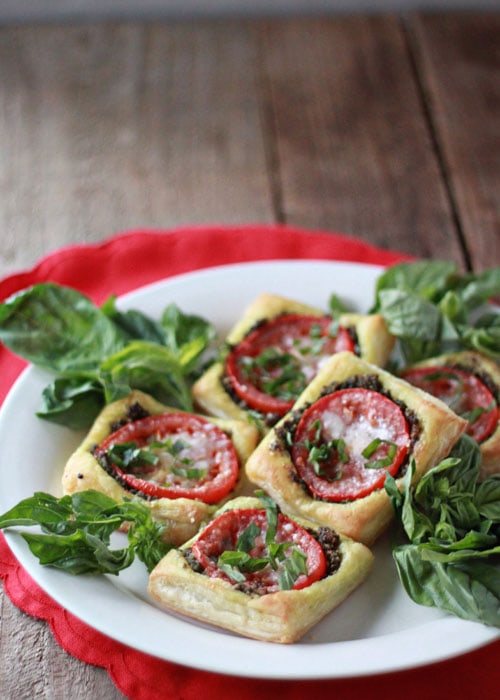 Tomato Pesto Tarts with Proscuitto by Kitchen Treaty