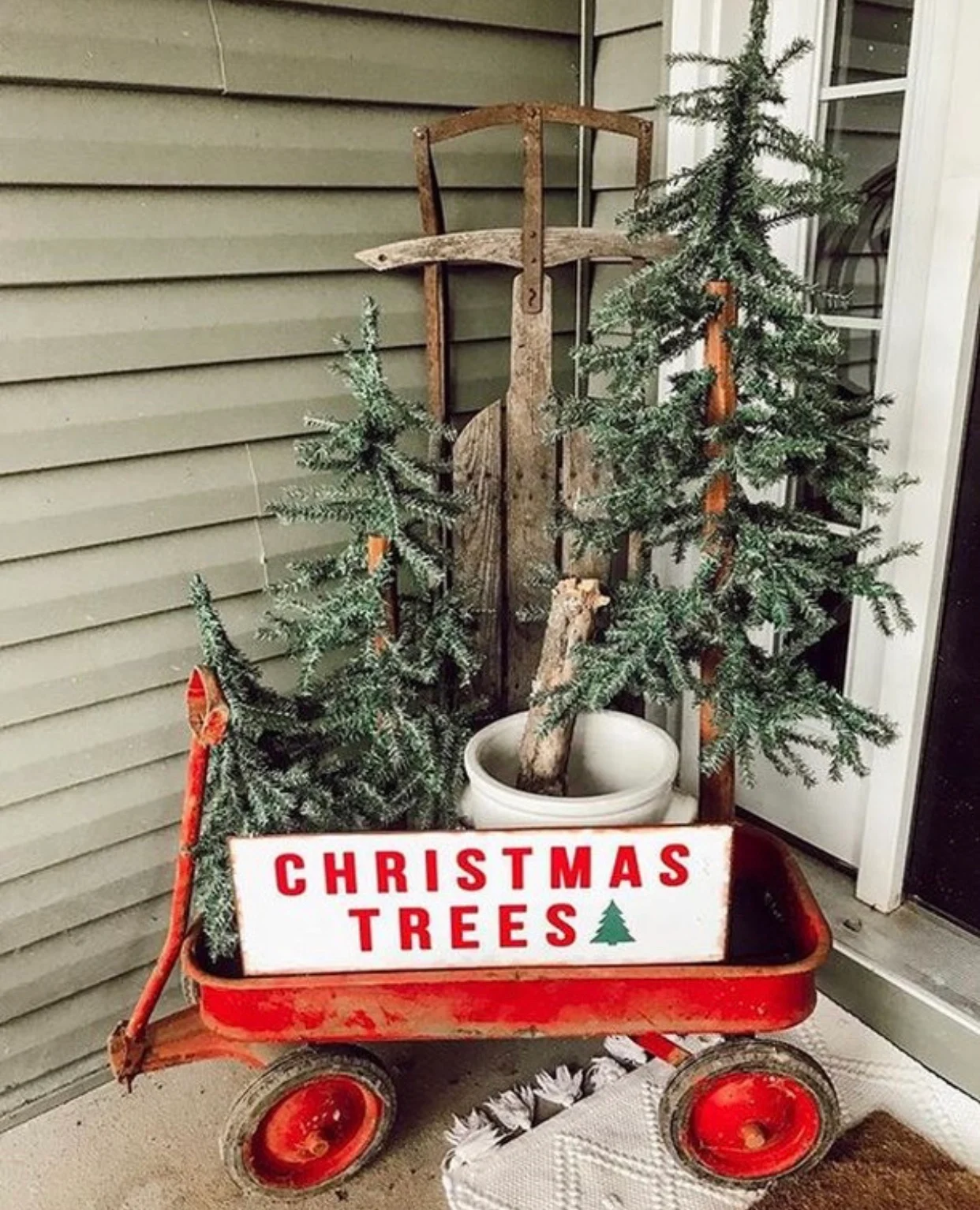 Antique Farmhouse Christmas Decor