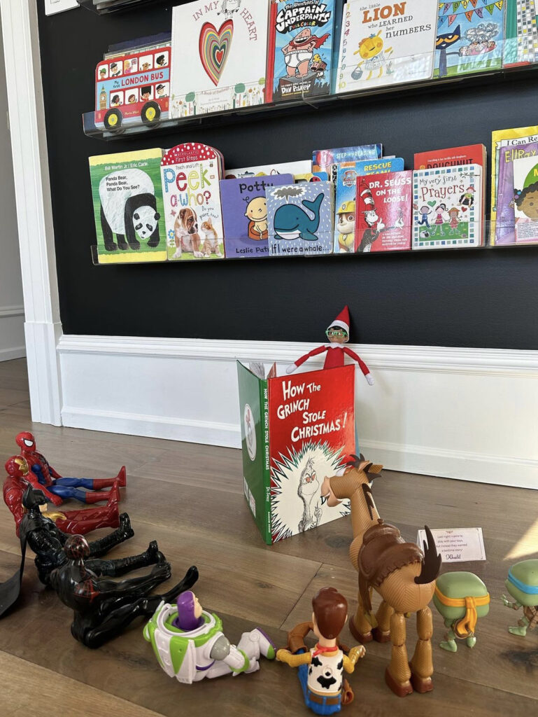 Elf Story time with the Toys