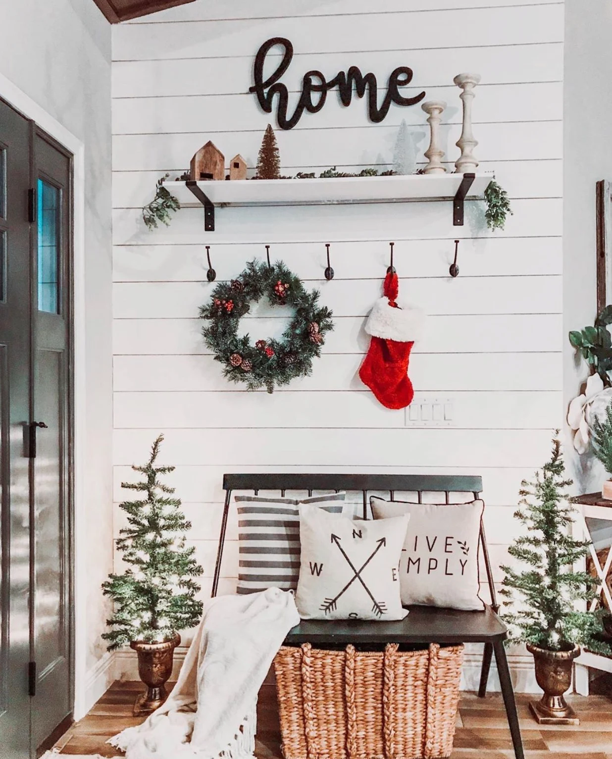 Farmhouse Christmas Entryway