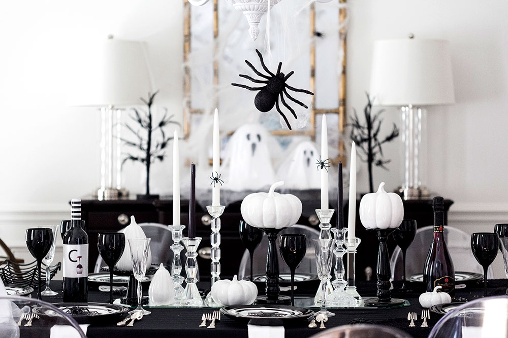 Amazing black and white table decor