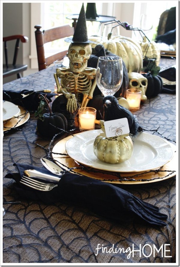 Black and gold pumpkin and skull decor