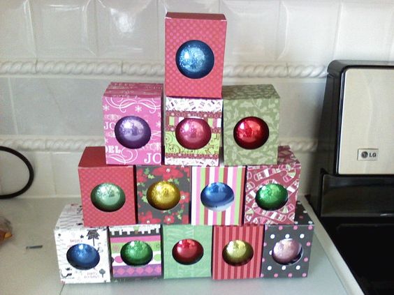 DIY boxes for colorful glitter ornaments
