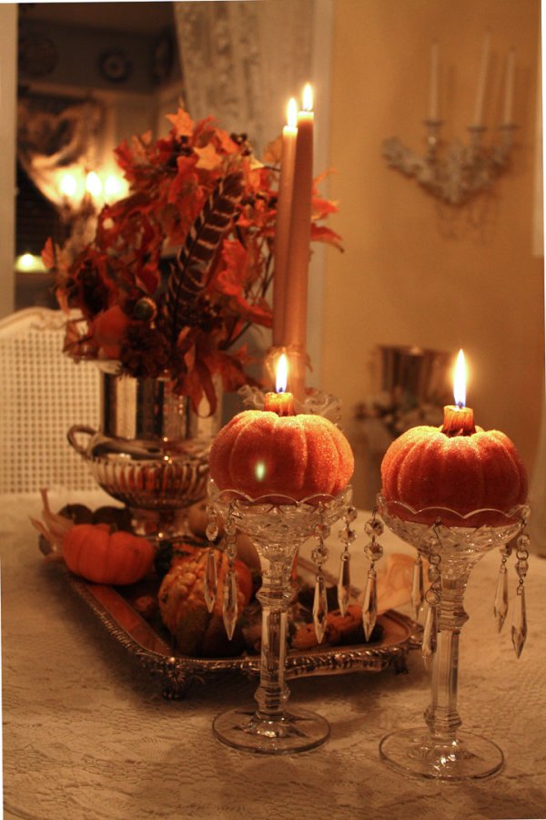 Elegant halloween table decor