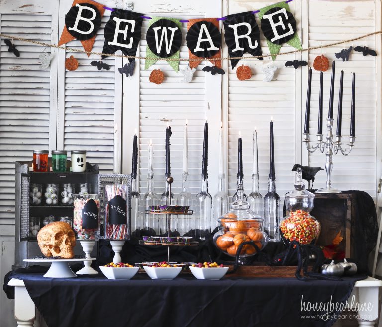 Fun and spooky Halloween table decor