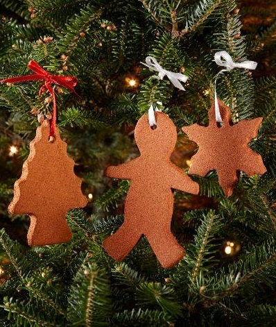 Aromatic cinnamon Christmas tree ornaments in different shapes