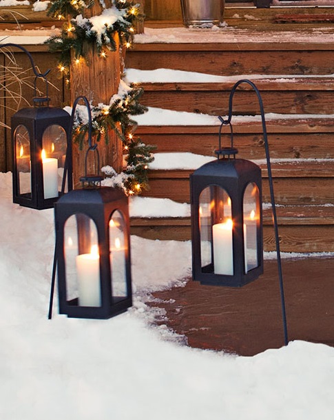 Beautiful black lantern in the snow to welcome your guests at Christmas.