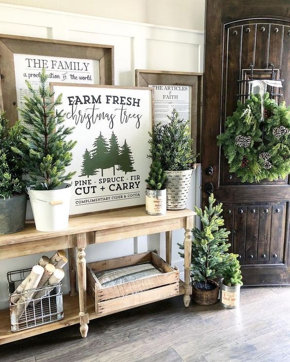 Chic Christmas entryway decoration with fresh Christmas tree and garland.