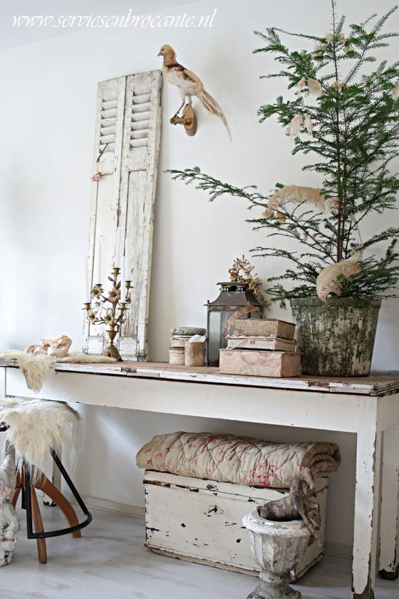 Dashing rustic Christmas decoration of entryway. 