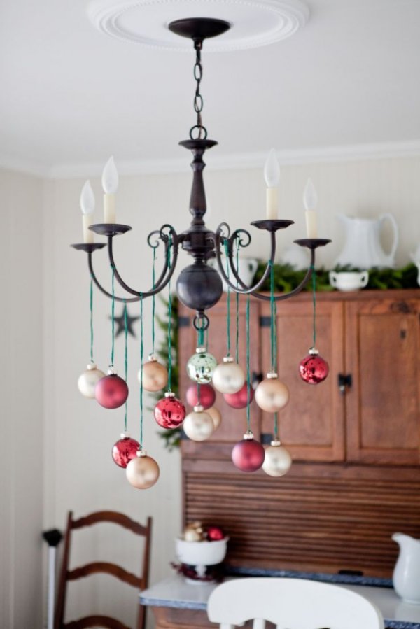 Simple ornaments hanging on chandelier.