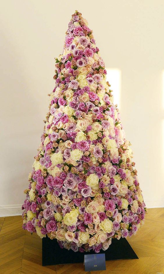 Wonderful floral Christmas tree you can try this year