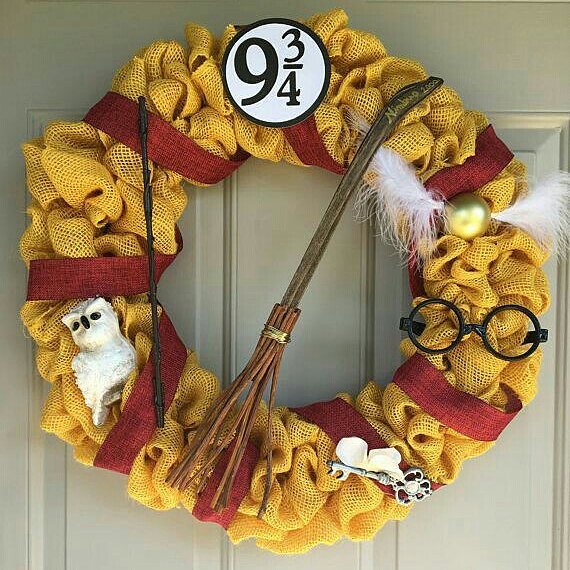 Appealing Harry Potter wreath For Christmas decoration.