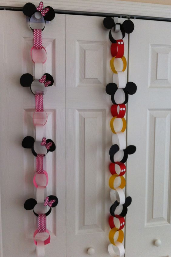 Best paper garland to decorate the door. 