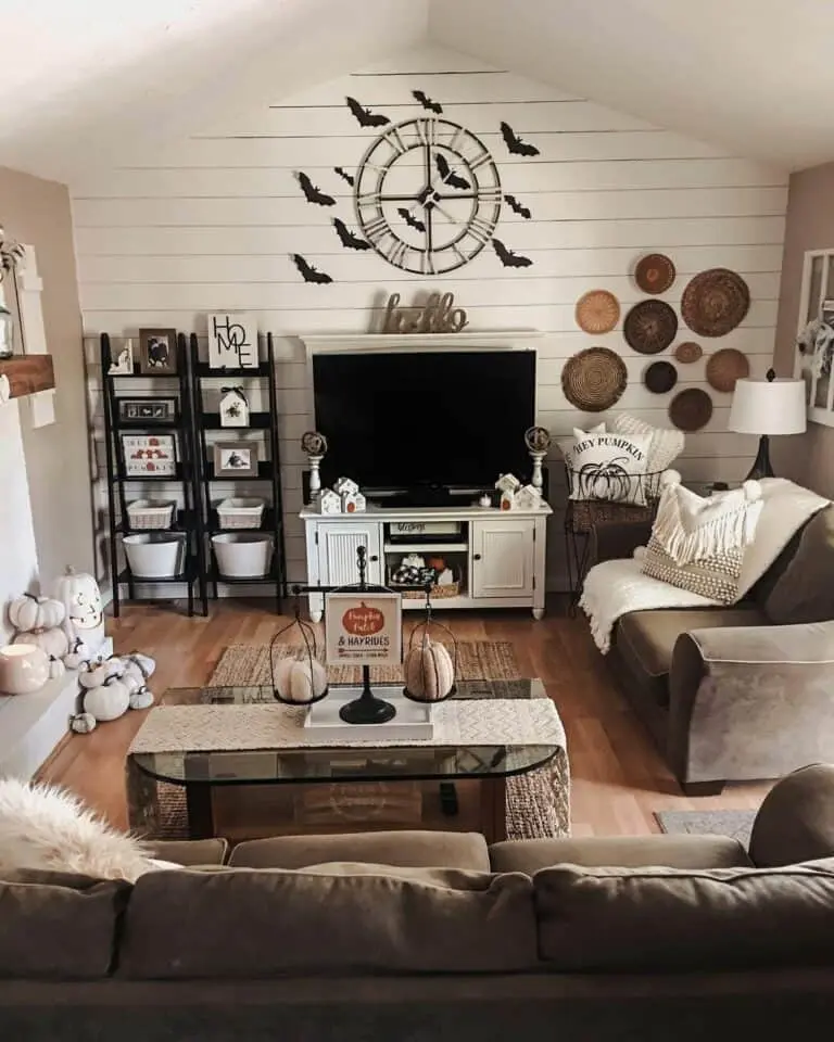 Brown Farmhouse Décor for Living Rooms