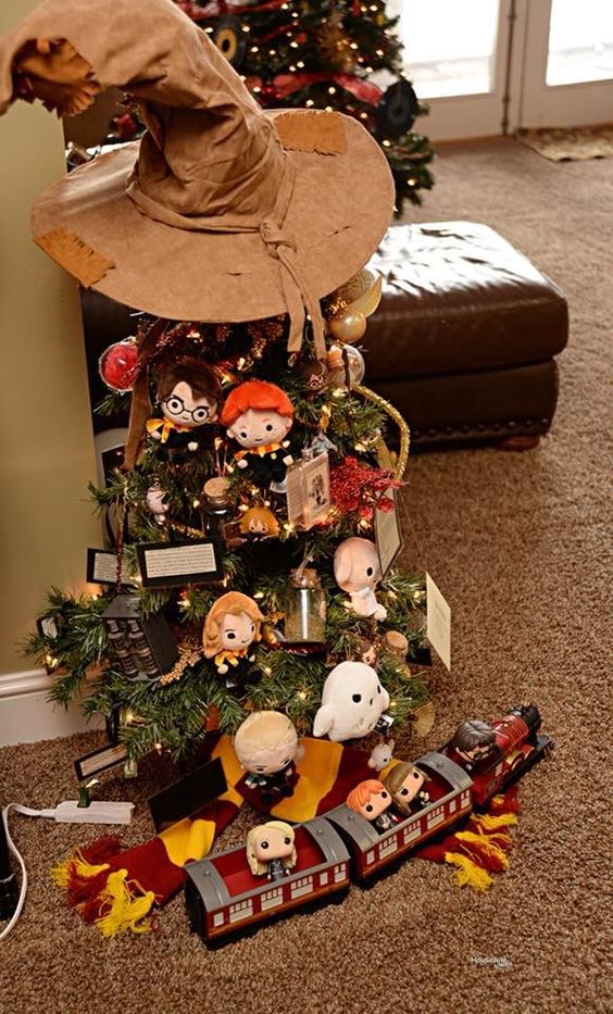 Cuteness overloaded in Harry Potter-style Christmas tree.