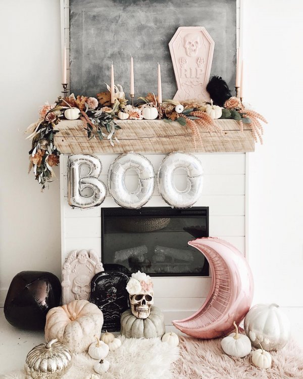 Exclusive mantel decor for Halloween