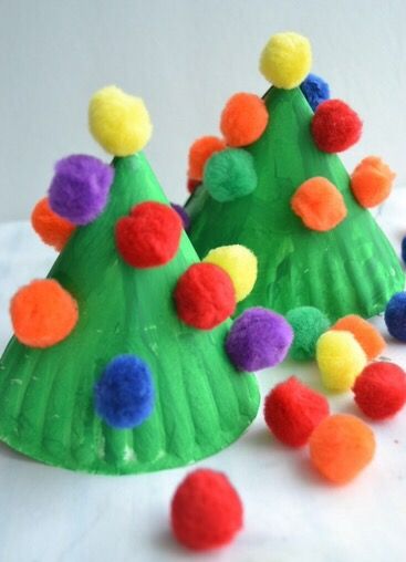 Fantastic paper plate Christmas tree by using pom-pom.