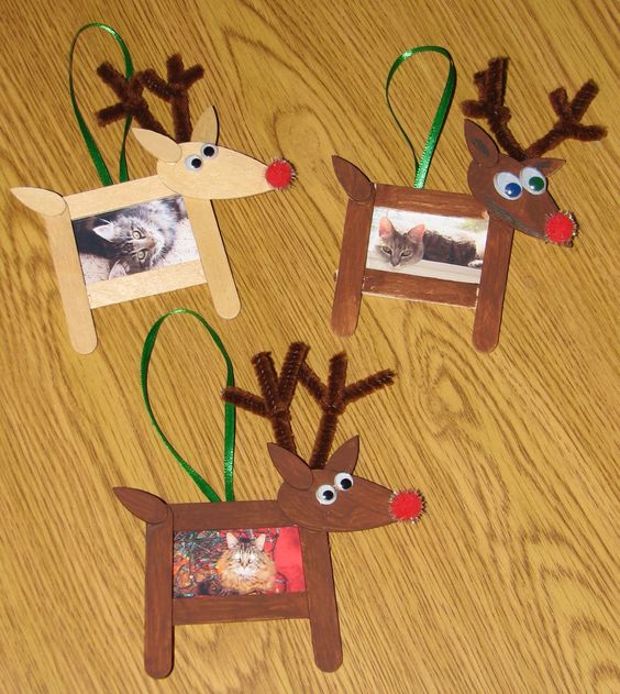 Marvellous popsicle stick Reindeer photo frame for kids.