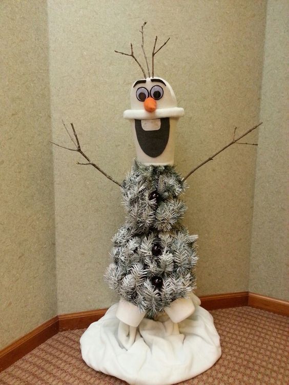 Nice Olaf Christmas tree.