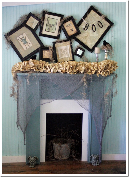 Scary Halloween mantel decoration idea