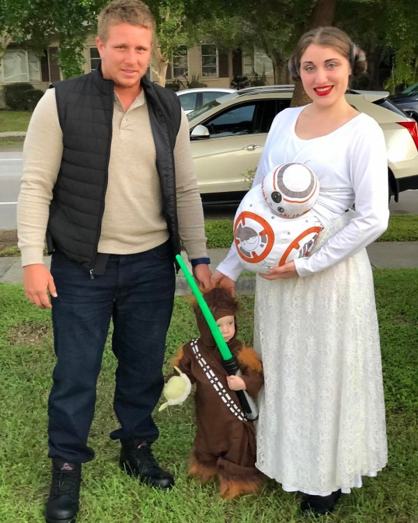 Starwar family costume for Halloween to welcome new members of the family.