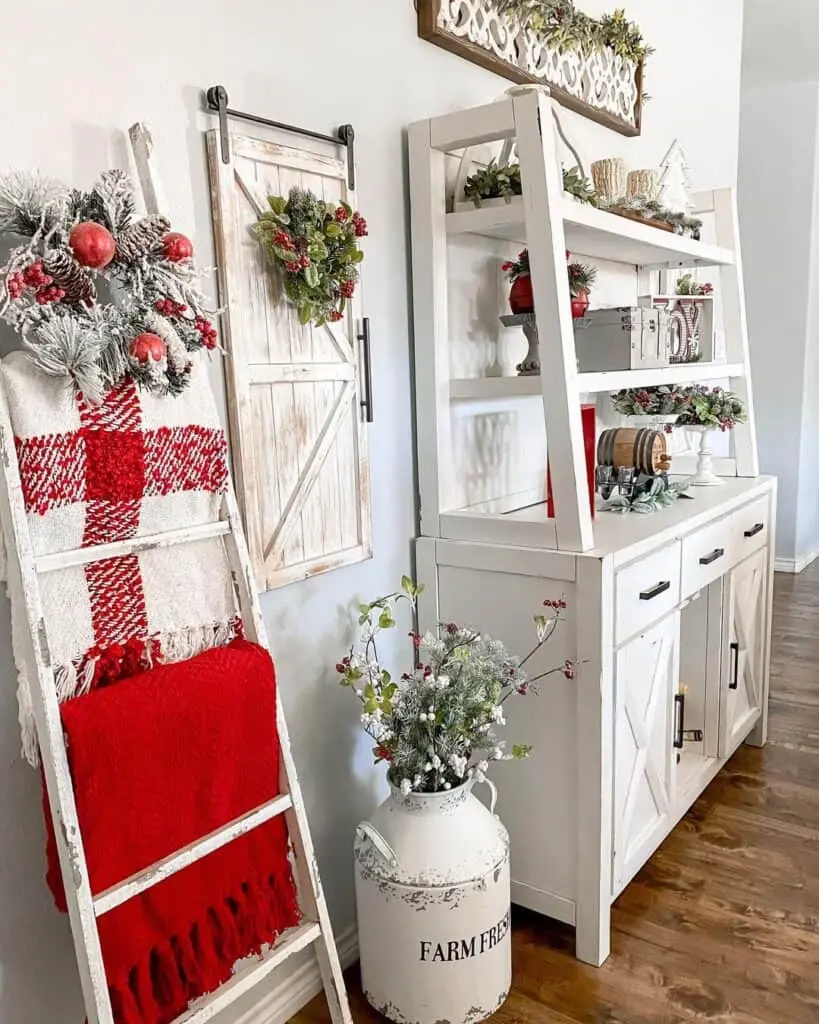 Cottage Style Christmas Wall Décor