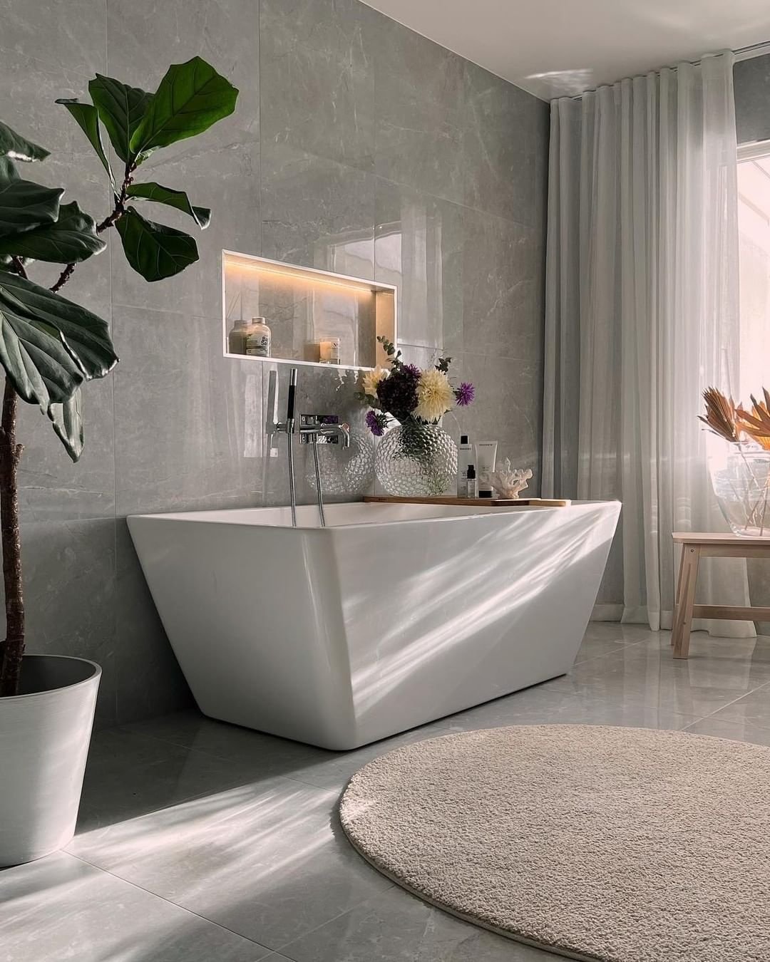 Contemporary Glow with Nature’s Touch