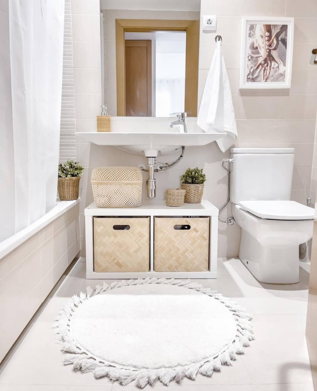 Soft Neutrals with Woven Warmth